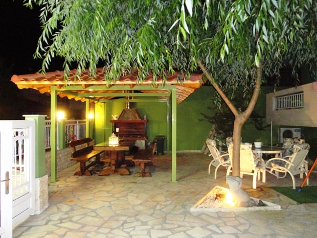 courtyard of Phoenix Studios, barbeque and salon